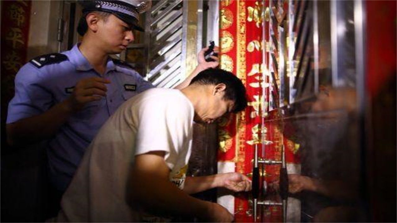 濮阳请开锁师傅开了锁后，师傅为什么一般都不进门，就算主人请也不进去？